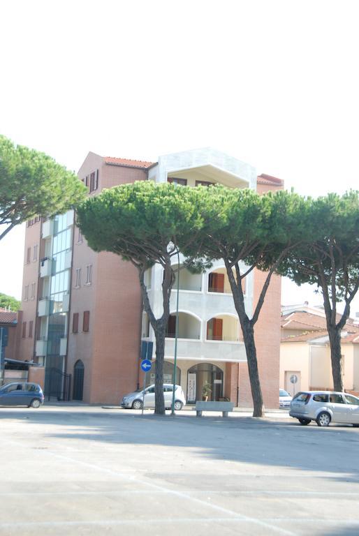 I Portici Appartamenti Marina di Grosseto Luaran gambar